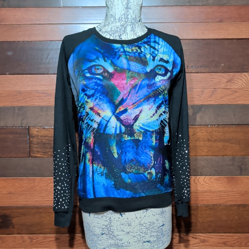 Rue21 Black and Blue Graphic Sweatshirt